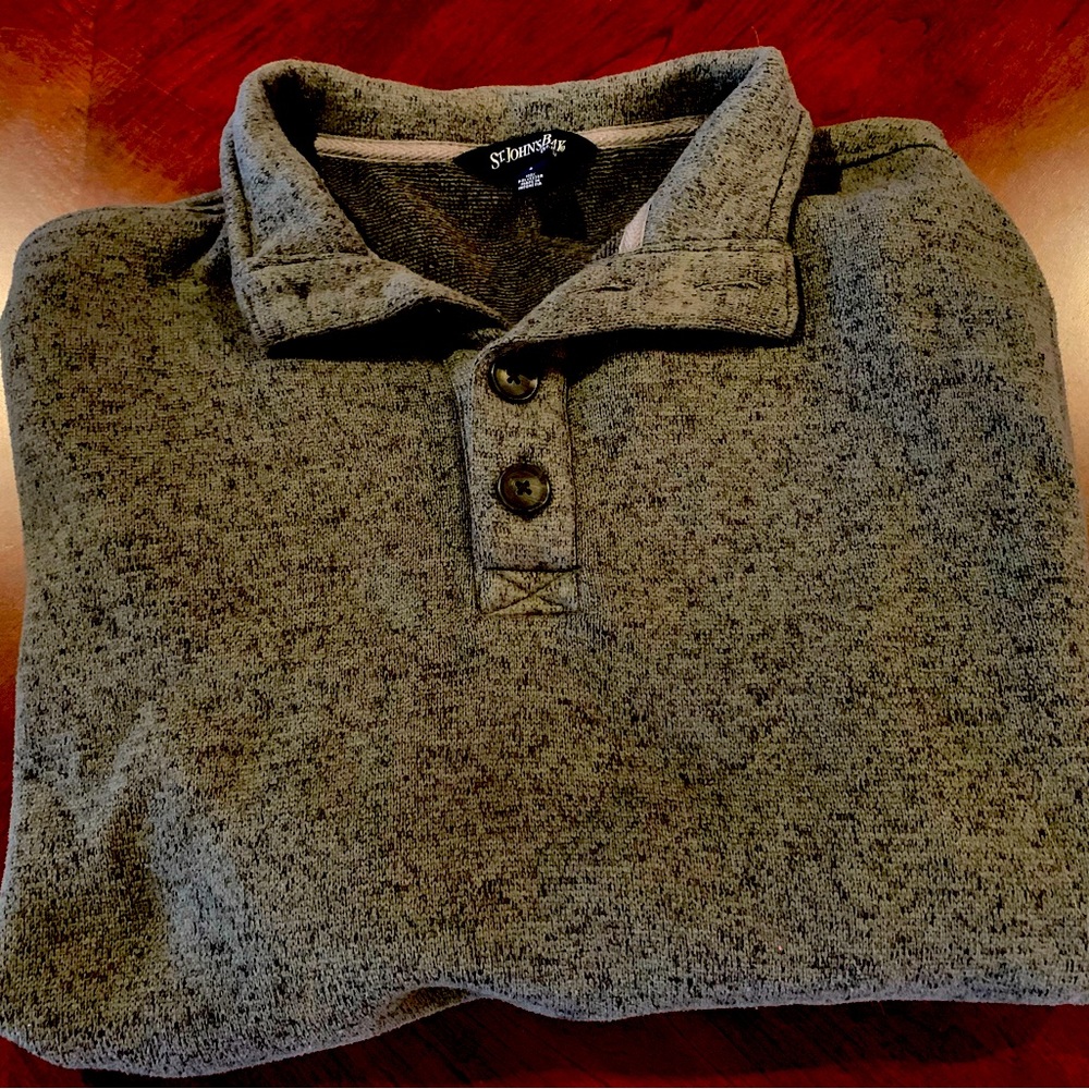 Slightly used St. John Bay green shirt. Size large.